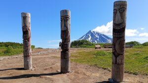 Прикормленные идолы: новая традиция туристов на Камчатке угрожает природе