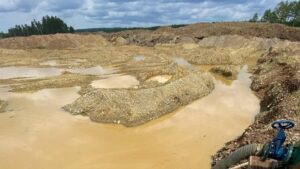 Старателей обвиняют в загрязнении реки Хор отходами золотодобычи