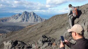 Вулкан Крашенинникова и туристы: антропогенный фактор в зоне стихии