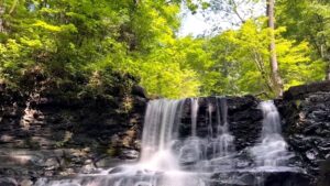 На Кравцовских водопадах залечивают раны от наплыва туристов