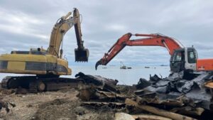 Очистка бухты Лососей: на Сахалине подняли четыре затонувших судна