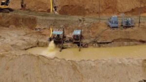 В Приамурье две компании оштрафовали за загрязнение рек и свалки