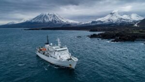 Экологи оценивают риски от возобновления морских туров по Дальнему Востоку