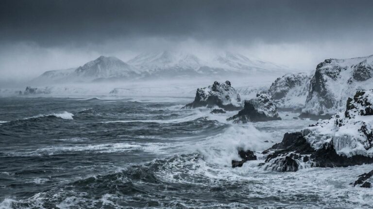 Нагрев океана провоцирует рекордные снегопады на Камчатке